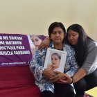 Romelia junto a su otra hija piden justicia por la muerte de Gabriela Cárdenas.