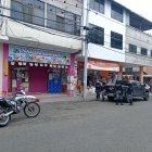 Un hombre fue sorprendido a tiros cerca del Mercado Central de Manta.