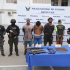 La Policía presentó a los cuatro detenidos y la evidencias incautadas.