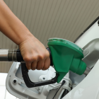 Desde el 12 de enero de 2026, los precios de las gasolinas Extra y Ecopaís bajan a USD 2,67 por galón en Ecuador, según el sistema de bandas.