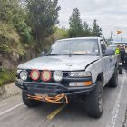 Junto a esta camioneta fue hallado el cuerpo de Luis, en la vía a Papallacta, oriente de Quito