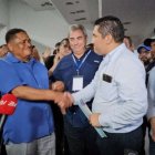 Jorge Guzmán (i) ganó las elecciones de Emelec el 27 de febrero.