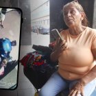 Alba Velásquez llegó ayer al sitio donde, desde hace tres años, vende su mercadería.
