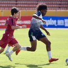 Dayan Caicedo (d) es la muralla de los ambateños y quien motiva y guía a sus compañeros