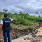 Puente colapsado dejó aislados a varios barrios de Paquisha tras las intensas lluvias.