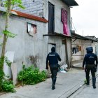 El hecho violento se registró en un domicilio de dos plantas. Policías realizan rondas por la zona