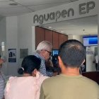 Rubro. Habitantes de Santa Elena acudieron a las oficinas de Aguapen para reclamar por el costo de la planilla.