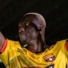 Felipe Caicedo fue presentado como refuerzo en la Noche Amarilla 2025.