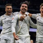 Real Madrid sigue a la mira al primero de la tabla en LaLiga, FC Barcelona.