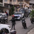 La Policía allanó viviendas en la cooperativa Juan Montalvo.