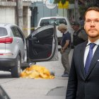 El cadáver de Trevor John Harding Borja, de 43 años (foto), yacía en el suelo. Intentó escapar de los atacantes. El contador quedó detrás del carro.