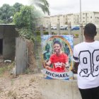 El sector donde se registró el hallazgo de los cuerpos estaría bajo el control de la organización criminal Tiguerones Fénix, grupo que sería el presunto responsable de este macabro hecho.

La casa contaba con un espacio subterráneo que, según las investigaciones preliminares, habría sido utilizado para retener a las víctimas antes de ser ejecutadas. En ese lugar se presume que ocurrieron actos de tortura previos a los asesinatos.

El inmueble se encuentra en una zona de difícil acceso y estaba abandonado. La alerta fue recibida luego de que se reportó un fuerte olor que emanaba desde la vivienda.