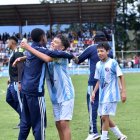 La selección Sub-14 de Tumbaco festeja la clasificación, eliminando a Calacalí.