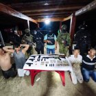 Cuatro hombres fueron aprehendidos en la zona rural de Chone con armas, municiones y una suma de dinero que superaba los 20 mil dólares