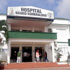 Fachada del Hospital Básico Esmeraldas del IESS, donde se registró el fallecimiento de una anestesióloga en circunstancias que son materia de investigación.