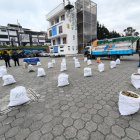 Uniformados utilizaron herramientas para cortar los andamios y extraer la marihuana oculta en su interior.