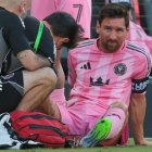 Lionel Messi sufrió una molestia muscular y se obliga la postergación del partido entre Inter e Independiente.