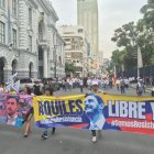 En las calles del centro de Guayaquil, cientos de personas se dan cita para pedir la liberación de Aquiles Álvarez.