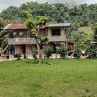 En esta vivienda hallaron los seis cuerpos sin vida.