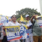 Luego de que Aquiles Álvarez ingresó a la cárcel de Latacunga, sus simpatizantes organizaron plantones para exigir su libertad.