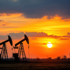 Ecuador vs. Chevron: imagen referencial de silueta de bombas extractoras de petróleo.