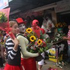 Referencial. En esta fecha, los ‘oficiales’ y las parejas extramaritales también celebran con flores y bombones.
