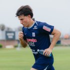 Gaibor pide hablar solo de fútbol y critica trato al caso de Eryc Castillo.