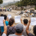 Recreación de vecinos de Playas quejándose por tasas.