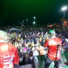 El Grupo Galé encendió la playa de Muisne con su repertorio salsero durante el segundo día de Carnaval 2026, congregando a miles de asistentes.