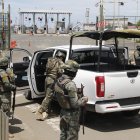 Militares en Manta, durante los días de carnaval.