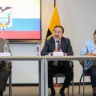 Pabel Muñoz (c), alcalde de Quito, es crítico sobre proyecto en torno al Cootad.