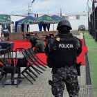 Elementos del Grupo Antiexplosivos de la Policía Nacional intervinieron en el complejo deportivo