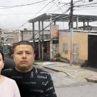 Jonathan Santana y Karen Meza fueron asesinados afuera de la casa de un pariente.
