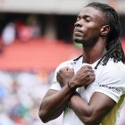 Con una zancada felina y elegancia pura, Adé domina el área como un depredador silencioso. Su apodo nace de su imponente físico oscuro y esa agilidad para cazar delanteros antes de que pisen el área. Jugó en Mushuc Runa, Aucas y actualmente defiende a Liga de Quito.