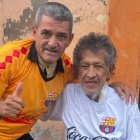 Foto actual de Víctor Mendoza cuando su amigo Freddy Bravo le llevó un buzo similar al que usaba en Barcelona.