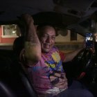 Carro limpio es taxista desde hace tres años, cuando el desempleo lo obligó a tomar está alternativa.