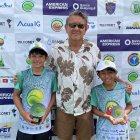 En la premiación de 11 años unificado, Miguel Sanmartin, Jonhny Saldivias y Carlos Bazán.