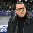 Liam Rosenior da indicaciones durante un entrenamiento del Chelsea, en medio de la nueva etapa que busca consolidar su identidad táctica en la temporada.