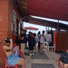 Turistas enfrentan molestias durante su estadía en el balneario.