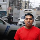 El cuerpo de Víctor Alfonso Villamar Basantes fue retirado del camión y llevado en el vehículo de Medicina Legal.