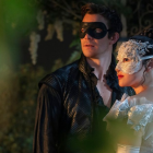 Benedict Bridgerton (Luke Thompson) y Sophie Baek (Yerin Ha) en "Los Bridgerton"