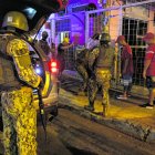 Los militares y policías harán controles rigurosos en las cuatro provincias donde regirá el toque de queda.