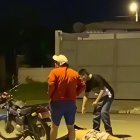 El comerciante quedó tendido en medio de la vía en la parroquia Muey.