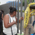 Geomar Yagual, madre de Cristian García Yagual, aguardaba afuera de Criminalística el cuerpo de su segundo hijo.