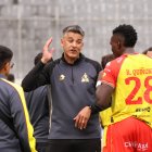 Norberto Araujo apunta a obtener el primer triunfo en el banquillo de Aucas.