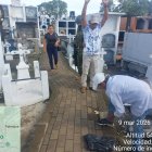 Los uniformados requisaron a algunos trabajadores del cementerio.
