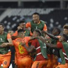 Jugadores de Barcelona celebran la clasificación en Río de Janeiro.