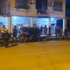 La tricimoto quedó sobre la vereda tras el ataque armado.