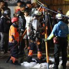 Los rescatistas laboraron hasta horas de la noche del miércoles 11 de marzo.