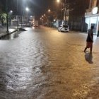 El Río Pescadillo se desbordó e inundó varias calles del centro del cantón Flavio Alfaro